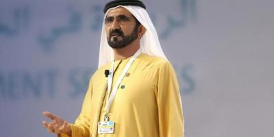 شاهد بالفيديو .. لحظة سقوط محمد بن راشد آل مكتوم من فوق سلم الطائرة في الأردن 