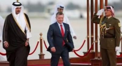 الملك سلمان والسيسي يغادران قاعة القمة العربية أثناء كلمة أمير قطر ..صورة
