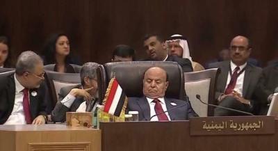 الرئيس السابق "صالح" يسخر من الرئيس "هادي" بسبب نعاسة في القمة امس"هذا ماقالة؟