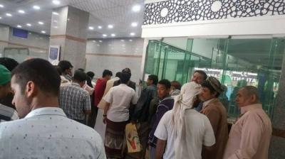 تعز :مسلحين يسطوا على مصرف الكريمي ويسرقوا600 مليون ريال يمني "تفاصيل