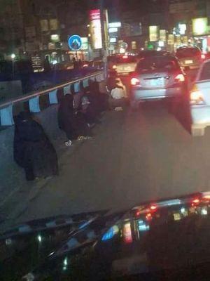   من صنعاء: شاهد بالصورة هذا ما حدث ليل أمس لعشرات النساء!