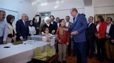 عاجل : الأتراك يقفون الى جانب اردوغان ويؤيدون الانتقال للنظام الرئاسي .. (نسب التصويت)