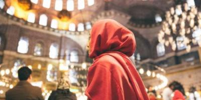     السعودية واليمن خارج القائمة.. نيجيريا وباكستان ضمن الأكثر تديناً.. هذه أكثر دول العالم قرباً إلى الله!