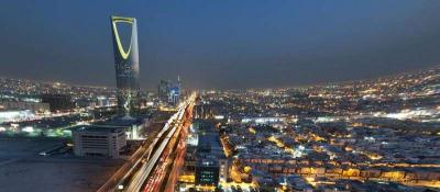 الرياض.. فرق الانقاذ تتمكن من اخماد حريق هائل بموقع مستودعات (صور)