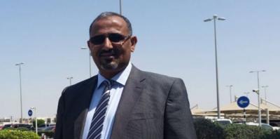 "عيدروس الزبيدي" يستعد لإذاعة بيان مصور.. وهذه حقيقة موقفه من قرارات هادي