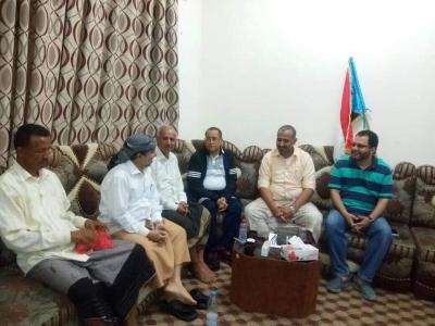 شاهد أولى الصور لمحافظ عدن السابق اللواء عيدروس الزبيدي بعد قرار إقالته وبمن إلتقى