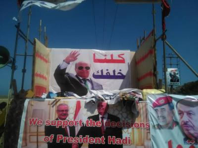  انزال لافتات وشعارات الزبيدي وبن بريك ورفع صور هادي والمفلحي الان _ شاهد الصور