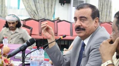 محافظ حضرموت يغادر  المدينة فجأة ويصل الإمارات