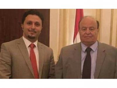 صحفي إماراتي يهدد بطرد مسؤولي الشرعية من الرياض.. وسعوديون يردون عليه