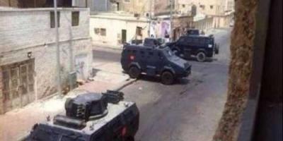 حصار بلدة العوامية يدخل يومه السابع وموجة حرائق جماعية تجتاح منازل المواطنين