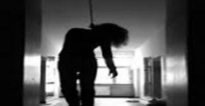 عروس مقيمة بالامارات تنتحر وزوجها يقطع شرايين يده للحاق بها ..وهذه هي رسالتها!!