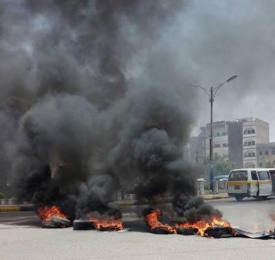 عاجل : فوضى عارمة في عدن تفاصيل ما حدث فيها قبل قليل