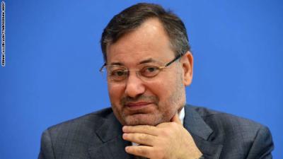  مذيع قناة الجزيرة أحمد منصور يعتذر للسعودية والسبب ابنت ترامب 