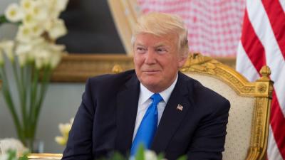 حذاء السيسي يلفت انتباه ترامب خلال لقائهما بالرياض.. فبماذا علق عليه الرئيس الأميركي؟