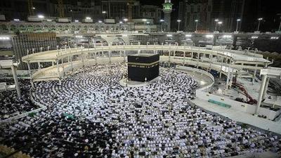 أمير مكة يأمر بإخلاء صحن المطاف من المصلين