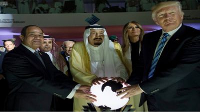 ما سر الكرة التي أمسك بها ترامب مع الملك سلمان والسيسي؟