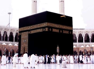 مفتي المملكة يوجه فتوى غريبه  : الإكثار من العمرة مضر.. واحدة تكفي