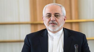 ظريف يعلق على اختراق طائرة سعودية المجال الإيراني