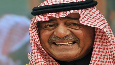 الأمير مقرن يتبرع بدمه على حدود اليمن (صورة)