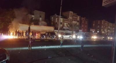 عدن : محتجون يقطعون الشوارع ويهددون بالزحف على المعاشيق