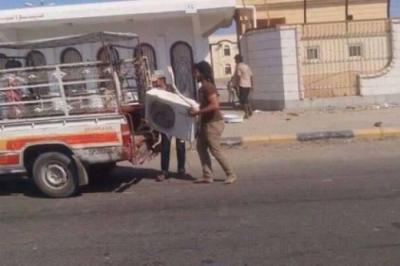 اللواء عيدروس الزبيدي يخلي سكن محافظ عدن .. صورة