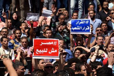 رئيس وزراء مصر السابق يكشف السرّ الخطير بين السعودية ومصر حول تيران وصنافير