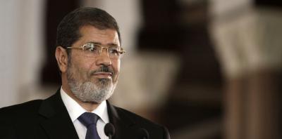 نجل مرسي يتقدم بشكوى رسمية ضد شبان احرقا وجهه بالشاي الساخن