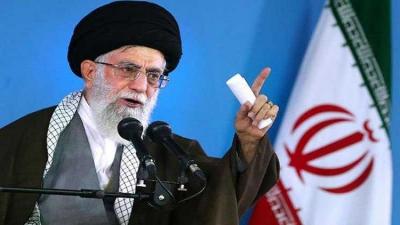 خامنئي ينتقد سياسات أمريكا تجاه إيران.. ويتوعدها بصفعة!