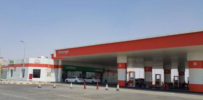 بالفيديو.. 3 أشقاء يمنيين يسطون على محطة بالسعودية.. وهكذا سقطوا بيد الشرطة