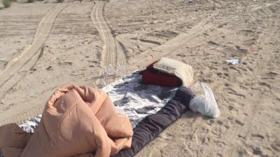  قطري يعيش في الصحراء بعد رفض السعودية وقطر استقباله"صورة