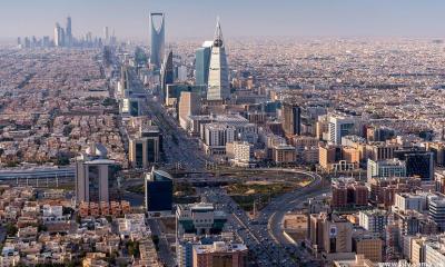 صحيفة سعودية: شركات تفصل السعوديين وتتعهد لموظفيها الأجانب بدفع رسوم المرافقين