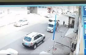 شاهد بالفيديو .. أكبر عملية سطو مسلح لبنك في عدن