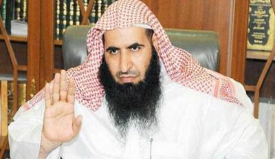 داعية سعودي ينشر صورة “خلود مودل” ذات التنّورة.. وهكذا علّق على ملابسها!