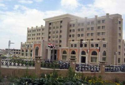 وزارة الخارجية في صنعاء : تؤكد ان التحالف السعودي منع وصول الصحفيين إلى اليمن لحجب الحقيقة عن العالم