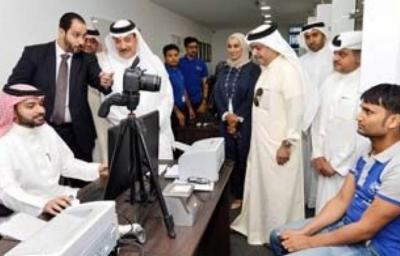  ثاني دولة خليجية مجاورة للسعودية تلغي نظام الكفيل وتمنح تصاريح عمل لـ48 ألف عامل أجنبي 