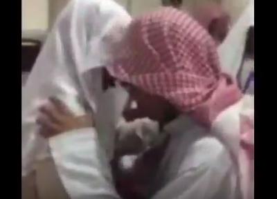 بالفيديو .. أمير سعودي يتفاعل مع طفل يبكي لمغادرته المملكة بسبب رسوم المرافقين