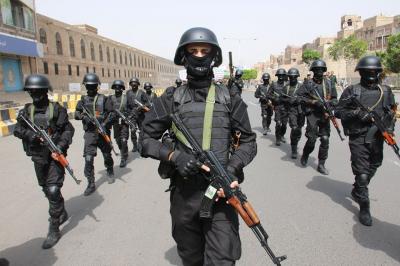 قناة إماراتية: “زعيم الحوثيين” أرسل كتائب خاصّة من المُقاتلين إلى مديرية موزع بتعز