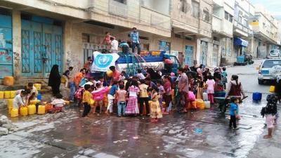 أوكسفام: اليمنيون بين فكي الحرب والكوليرا ومجبرون على الاختيار بين الحياة والموت!