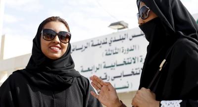 سعودية تتحدى حظر قيادة السيارة على أنغام الـ"شيلة" (فيديو)