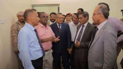 بن دغر يعيد إفتتاح البنك المركزي في المكلا بعد ثلاث سنوات من التوقف
