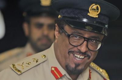 العتيبة يشن هجوم عنيف على ضاحي خلفان ويصفه  بـ"المعتوه"