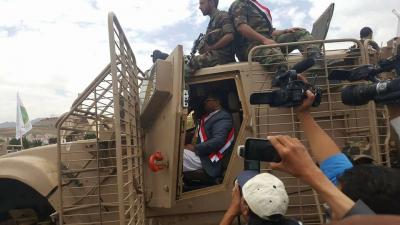 محمد علي الحوثي يستعرض بمدرعات اماراتية اليوم وسط ميدان السبعين "صور