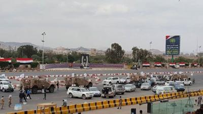 بالصورة :هذا هو العدد الحقيقي للمدرعات الإماراتية  المتواجدة الآن في ميدان السبعين 