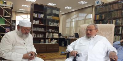 بعد طرده من سلطنة عُمان.. قطر تستقبل داعية هنديًا أساء للسعودية (صورة) 