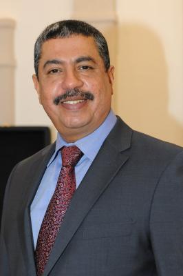 خالد بحاح :يفتح النار مجدداً على حكومة هادي ويتهمها بسرقة ويكشف بالأرقام ما السر؟