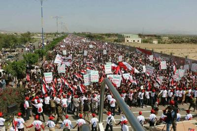 الحوثيين يفاجئون الجميع ويحتفلون بجماهير حاشدة بثورة 14 اكتوبر بهذه المحافظة الشمالية "صورة