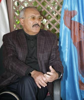 شاهد بالفيديو: أول حديث للرئيس السابق بعد إجراء العملية.. أنا بين أهلي وشعبي لا أقلق ولا أخاف