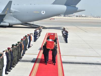 الإمارات تحتضن جثمان الطيارين الذي قتلوا في اليمن المسماري والمراشدة"صورة