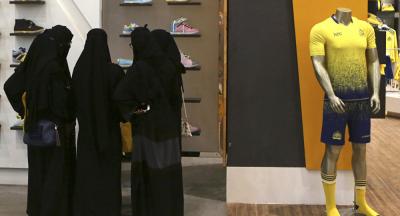 واعظ سعودي يثير جدلا عنيفا بعد اتهامه المرأة بالمسؤولية عن الزنا والتحرش