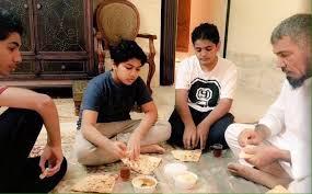  فقدوا والدتهم واعتقل والدهم.. #السعودية_تمنع_أسرة_العودة_من_السفر وتثير جدلاً واسعاً